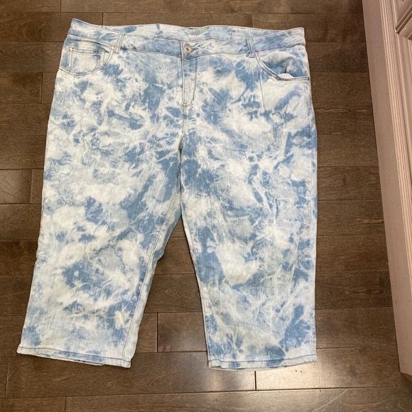 Lane Bryant Size 24 Acid Wash Jean Capris - Inseam 20 inches - Picture 2 of 9